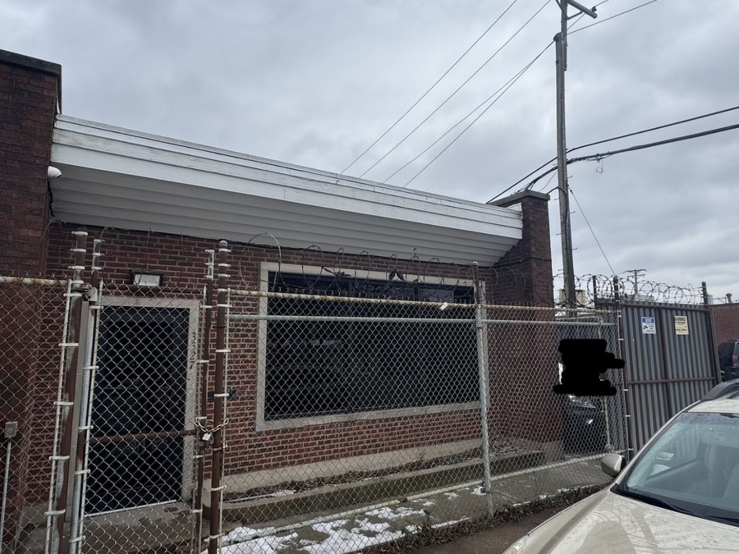 3327 W Columbus Avenue