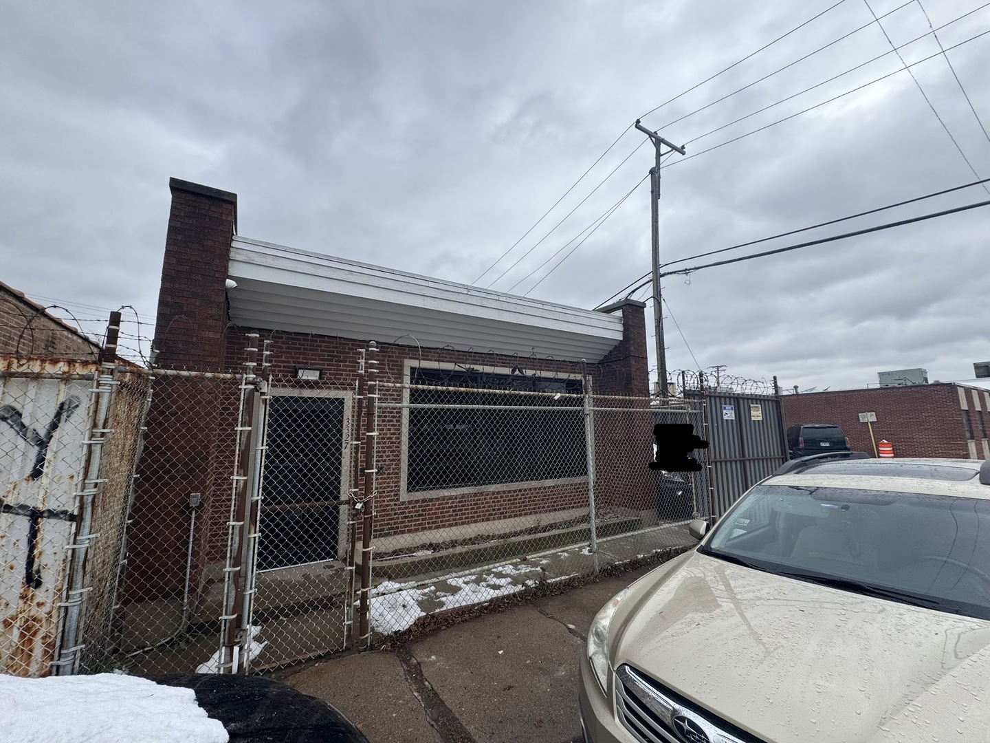 3327 W Columbus Avenue