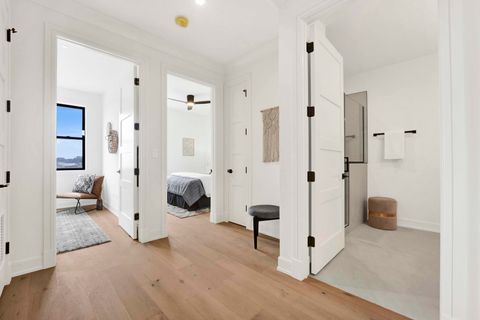 Tiny photo for 5630 N Broadway Street #4W, Chicago, IL 60660 (MLS # 12594020)