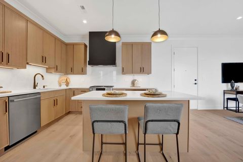 Tiny photo for 5630 N Broadway Street #4W, Chicago, IL 60660 (MLS # 12594020)