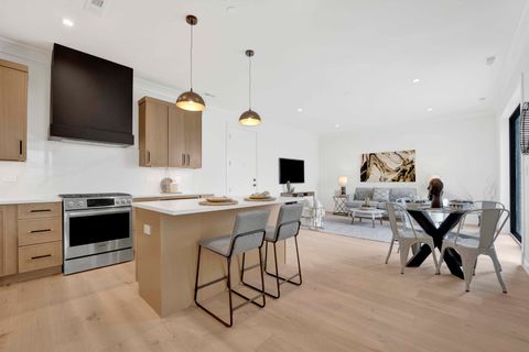 Tiny photo for 5630 N Broadway Street #4W, Chicago, IL 60660 (MLS # 12594020)