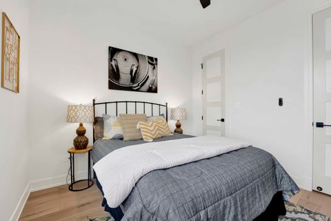 Tiny photo for 5630 N Broadway Street #4W, Chicago, IL 60660 (MLS # 12594020)