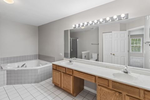 Tiny photo for 2075 Ivy Ridge Drive, Hoffman Estates, IL 60192 (MLS # 12623646)