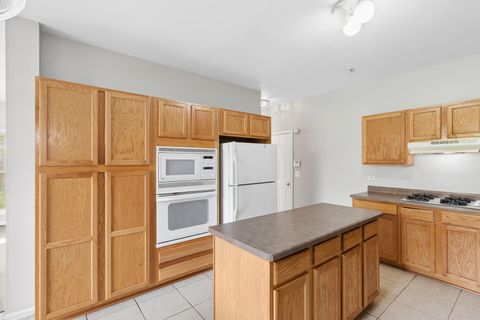 Tiny photo for 2075 Ivy Ridge Drive, Hoffman Estates, IL 60192 (MLS # 12623646)