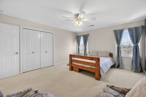 Tiny photo for 2916 E 45th Court, Davenport, IA 52804 (MLS # 12614108)