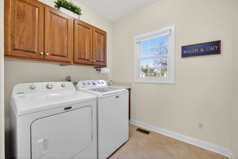 Tiny photo for 2916 E 45th Court, Davenport, IA 52804 (MLS # 12614108)