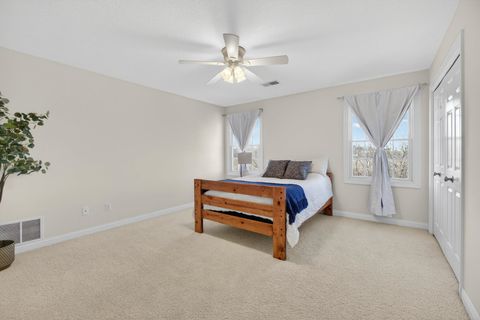 Tiny photo for 2916 E 45th Court, Davenport, IA 52804 (MLS # 12614108)