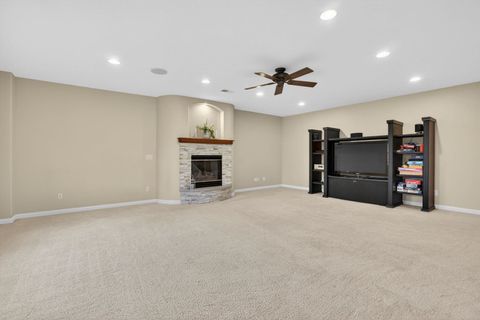 Tiny photo for 2916 E 45th Court, Davenport, IA 52804 (MLS # 12614108)