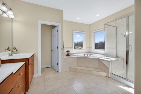 Tiny photo for 2916 E 45th Court, Davenport, IA 52804 (MLS # 12614108)