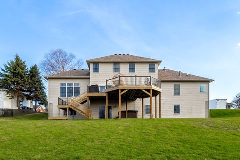 Tiny photo for 2916 E 45th Court, Davenport, IA 52804 (MLS # 12614108)