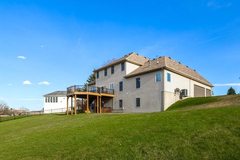 Tiny photo for 2916 E 45th Court, Davenport, IA 52804 (MLS # 12614108)