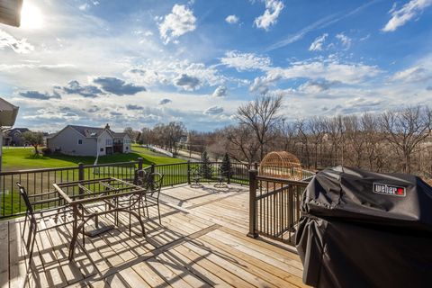 Tiny photo for 2916 E 45th Court, Davenport, IA 52804 (MLS # 12614108)