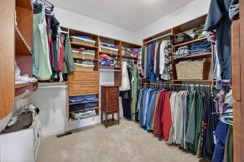 Tiny photo for 2916 E 45th Court, Davenport, IA 52804 (MLS # 12614108)