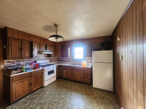 Tiny photo for 310 S Illinois Street, Duquoin, IL 62832 (MLS # 100000462)