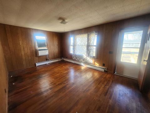 Tiny photo for 310 S Illinois Street, Duquoin, IL 62832 (MLS # 100000462)