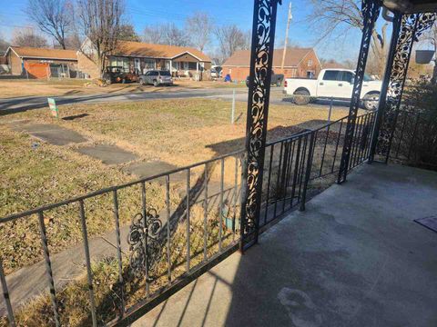 Tiny photo for 310 S Illinois Street, Duquoin, IL 62832 (MLS # 100000462)