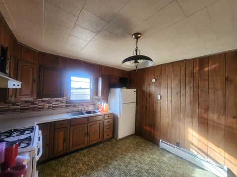 Tiny photo for 310 S Illinois Street, Duquoin, IL 62832 (MLS # 100000462)