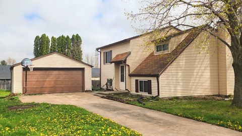 Photo of 2122 W 58th Street, Davenport, IA 52806 (MLS # 12623817)