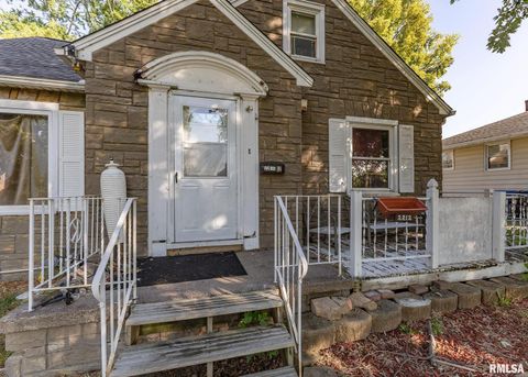 Tiny photo for 2212 IOWA Avenue, Clinton, IA 52732 (MLS # QC4266907)