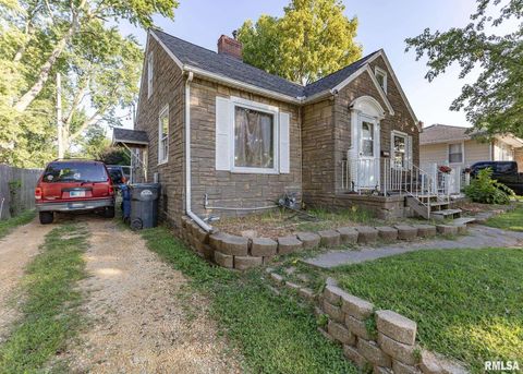 Tiny photo for 2212 IOWA Avenue, Clinton, IA 52732 (MLS # QC4266907)