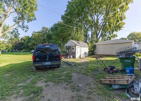 Tiny photo for 2212 IOWA Avenue, Clinton, IA 52732 (MLS # QC4266907)