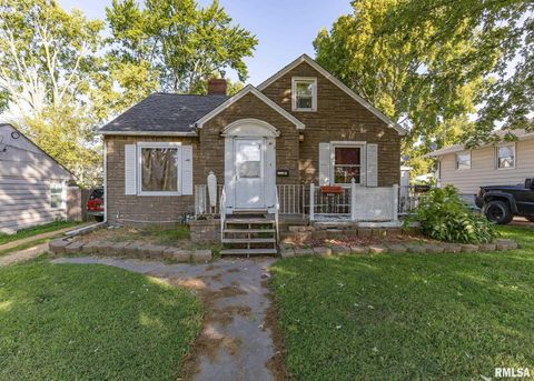 Photo of 2212 IOWA Avenue, Clinton, IA 52732 (MLS # QC4266907)