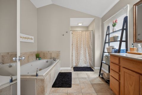 Tiny photo for 12 Boardwalk Circle, Bloomington, IL 61701 (MLS # 12646356)