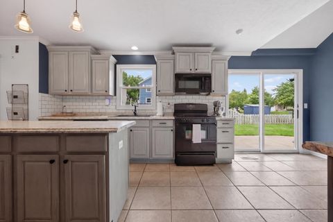 Tiny photo for 12 Boardwalk Circle, Bloomington, IL 61701 (MLS # 12646356)