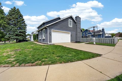 Tiny photo for 12 Boardwalk Circle, Bloomington, IL 61701 (MLS # 12646356)