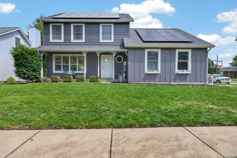 Photo of 12 Boardwalk Circle, Bloomington, IL 61701 (MLS # 12646356)