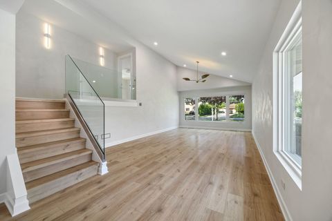 Tiny photo for 1025 N KNIGHT Avenue, Park Ridge, IL 60068 (MLS # 12497417)