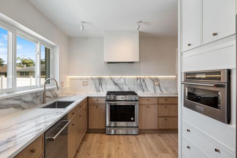 Tiny photo for 1025 N KNIGHT Avenue, Park Ridge, IL 60068 (MLS # 12497417)