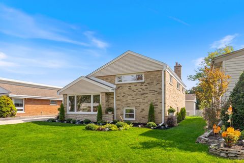Tiny photo for 1025 N KNIGHT Avenue, Park Ridge, IL 60068 (MLS # 12497417)