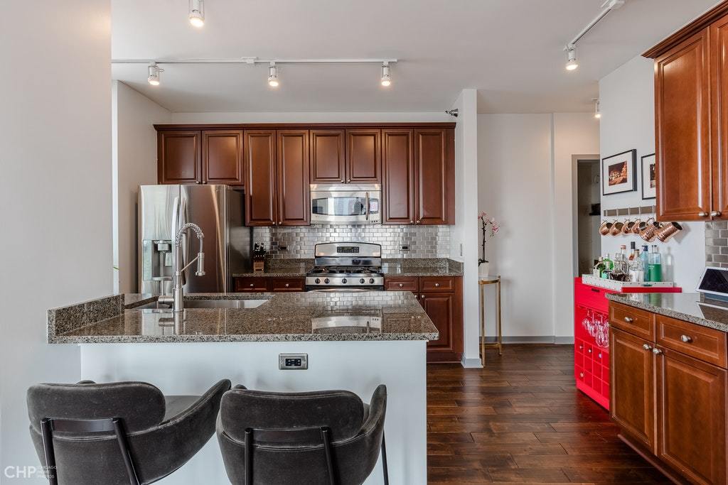 330 W Grand Avenue 2002