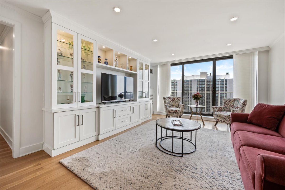 1250 N Dearborn Parkway 24E