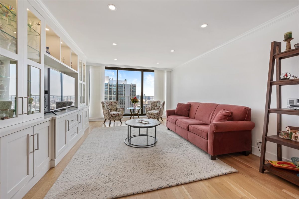 1250 N Dearborn Parkway 24E