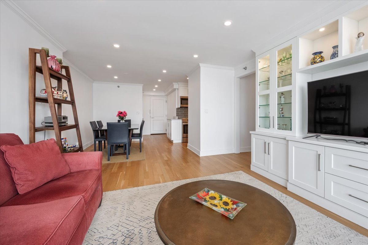 1250 N Dearborn Parkway 24E