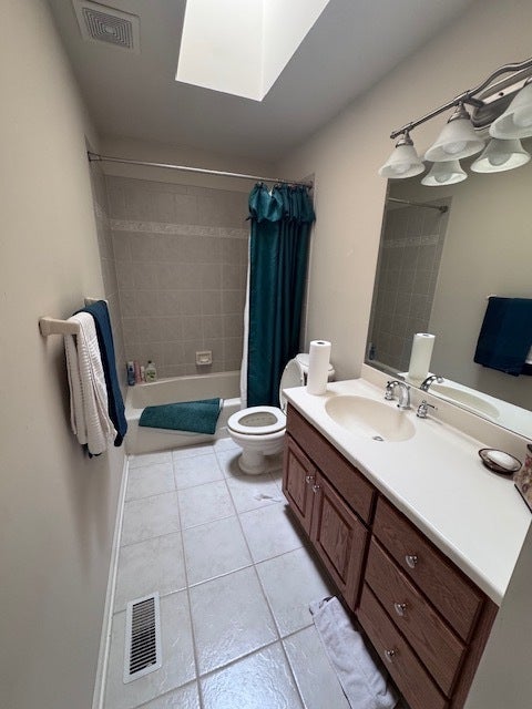 Tiny photo for 6407 Emerald Court, Willowbrook, IL 60527 (MLS # 12798149)