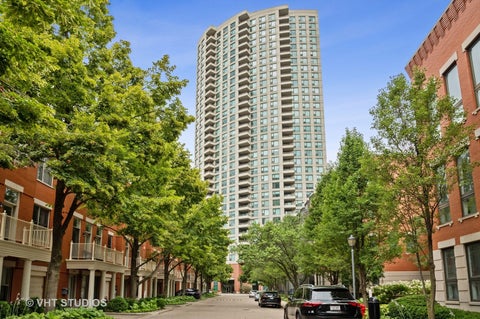 Photo of 501 N Clinton Street #704, Chicago, IL 60654 (MLS # 12761849)