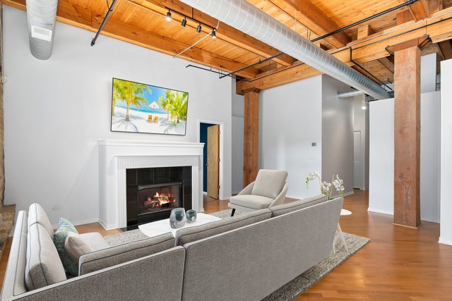 1740 N MAPLEWOOD Avenue 218