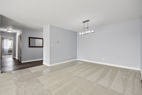 Tiny photo for 1331 S Finley Road #413, Lombard, IL 60148 (MLS # 12617328)