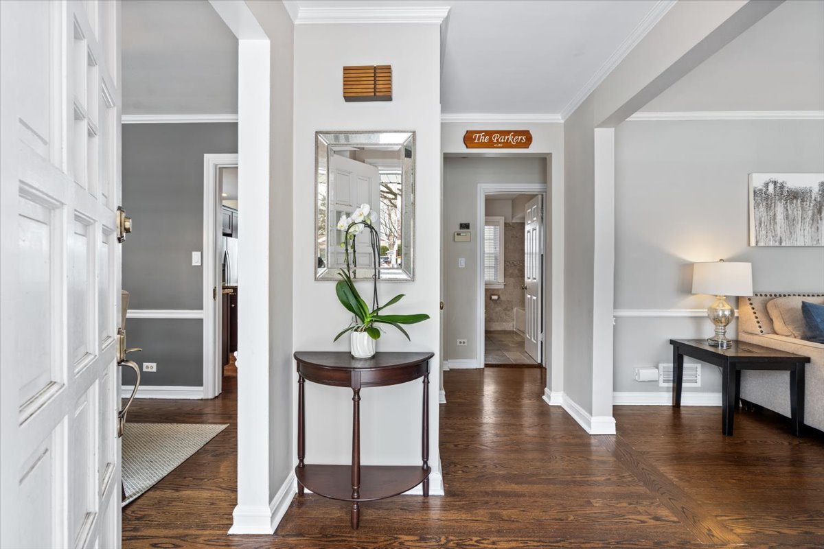 1104 S LINCOLN Avenue