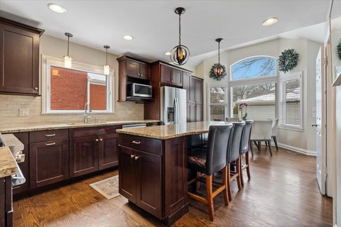 Tiny photo for 1104 S LINCOLN Avenue, Park Ridge, IL 60068 (MLS # 12596249)