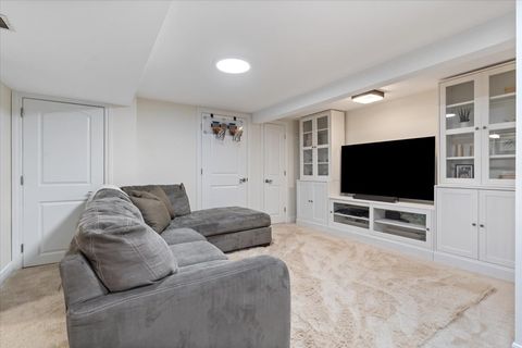 Tiny photo for 1104 S LINCOLN Avenue, Park Ridge, IL 60068 (MLS # 12596249)