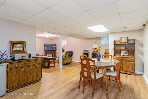 Tiny photo for 723 Queens Gate Circle, Sugar Grove, IL 60554 (MLS # 12499511)