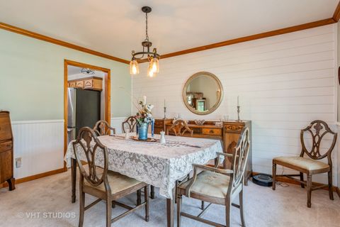 Tiny photo for 723 Queens Gate Circle, Sugar Grove, IL 60554 (MLS # 12499511)