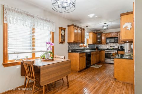 Tiny photo for 723 Queens Gate Circle, Sugar Grove, IL 60554 (MLS # 12499511)