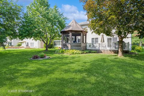 Tiny photo for 723 Queens Gate Circle, Sugar Grove, IL 60554 (MLS # 12499511)