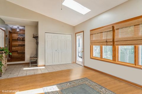 Tiny photo for 723 Queens Gate Circle, Sugar Grove, IL 60554 (MLS # 12499511)