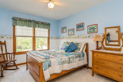 Tiny photo for 723 Queens Gate Circle, Sugar Grove, IL 60554 (MLS # 12499511)